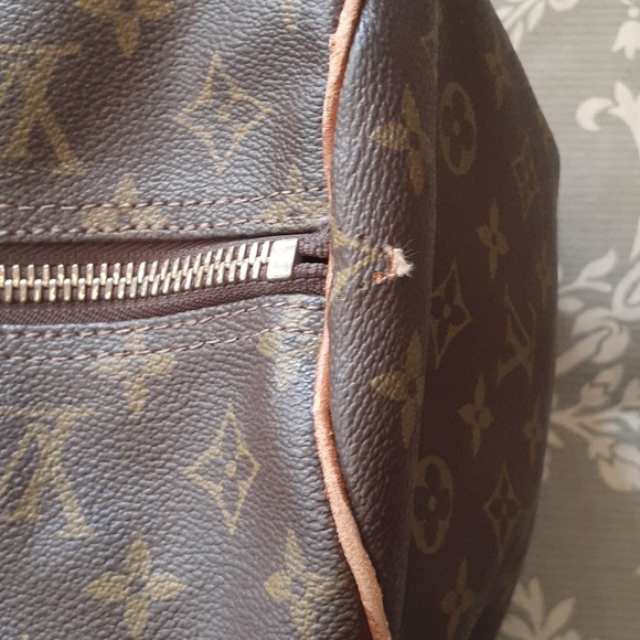 Louis Vuitton duffel. - Picture 6 of 10
